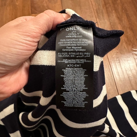 ASOS Only Navy and White V Neck Striped Sweater Sz Small - Picture 6 of 11